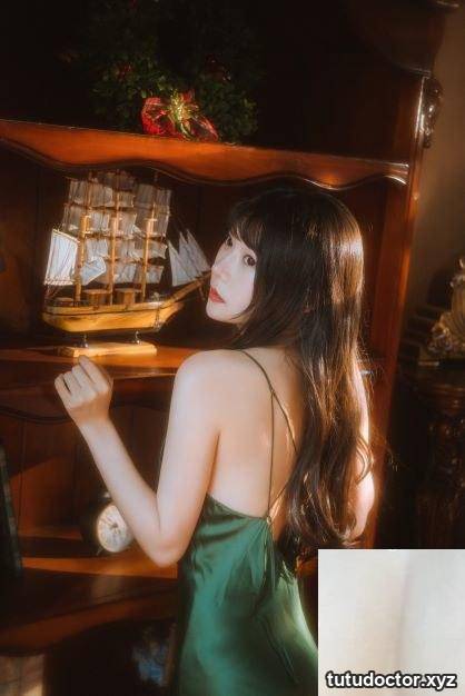 Vanilla Miaolulu – Yang Zhiganlu Green Dress · photo 11 of 46