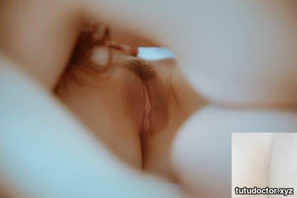 Two Chinese models took off their clothes and lay on the bed · photo 74 of 81