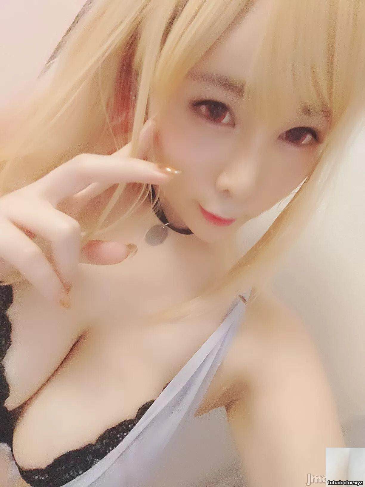 Playing with two holes and cumming (The doll is in love) · photo 38 of 53