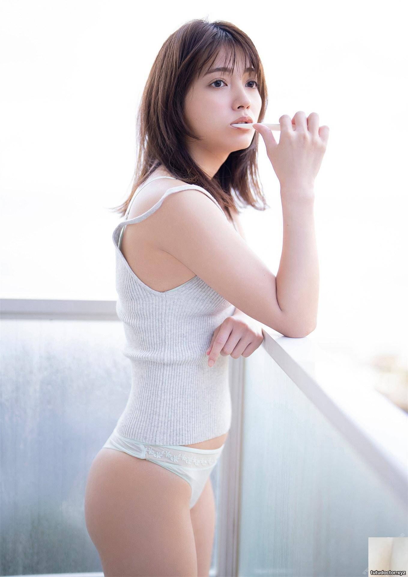 Miki Minamizato SUMMER WINK Spisan Gravure Photo Book · photo 28 of 40