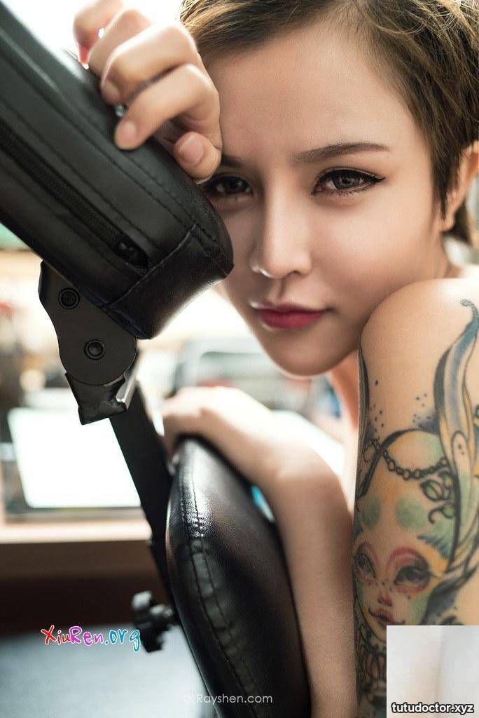 The hot Taiwanese girl with tattoos gets naked in the gym ~ So beautiful! (10P)