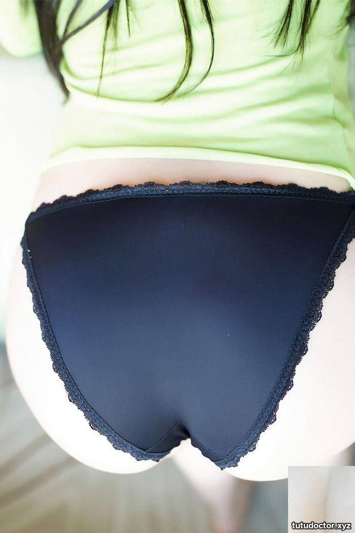 Mei Qi, a breast-feeding girl in heat, has a sexy low-cut breast · photo 51 of 52