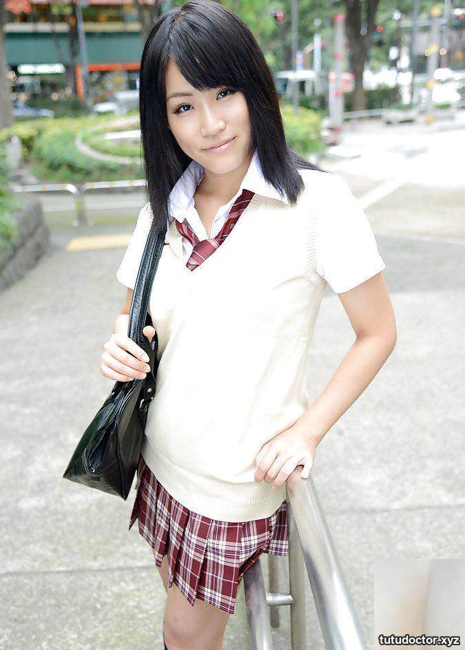 The girl was invited to the hotel by the uncle after class (16P)