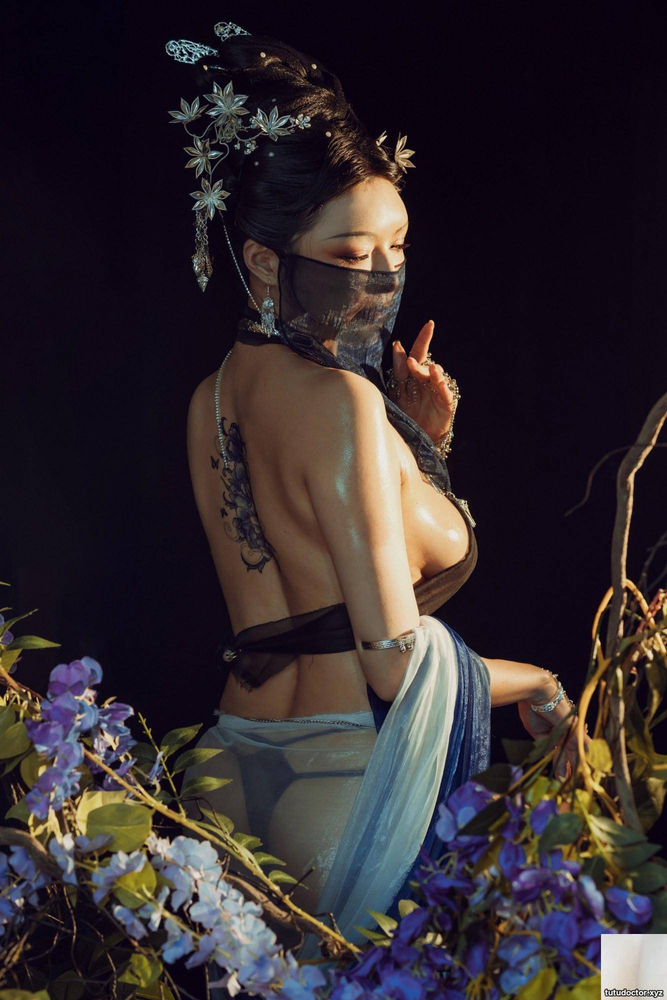 Qiu and Corgis Middle East Dancer 2 frees the snowy breasts and · photo 35 of 36