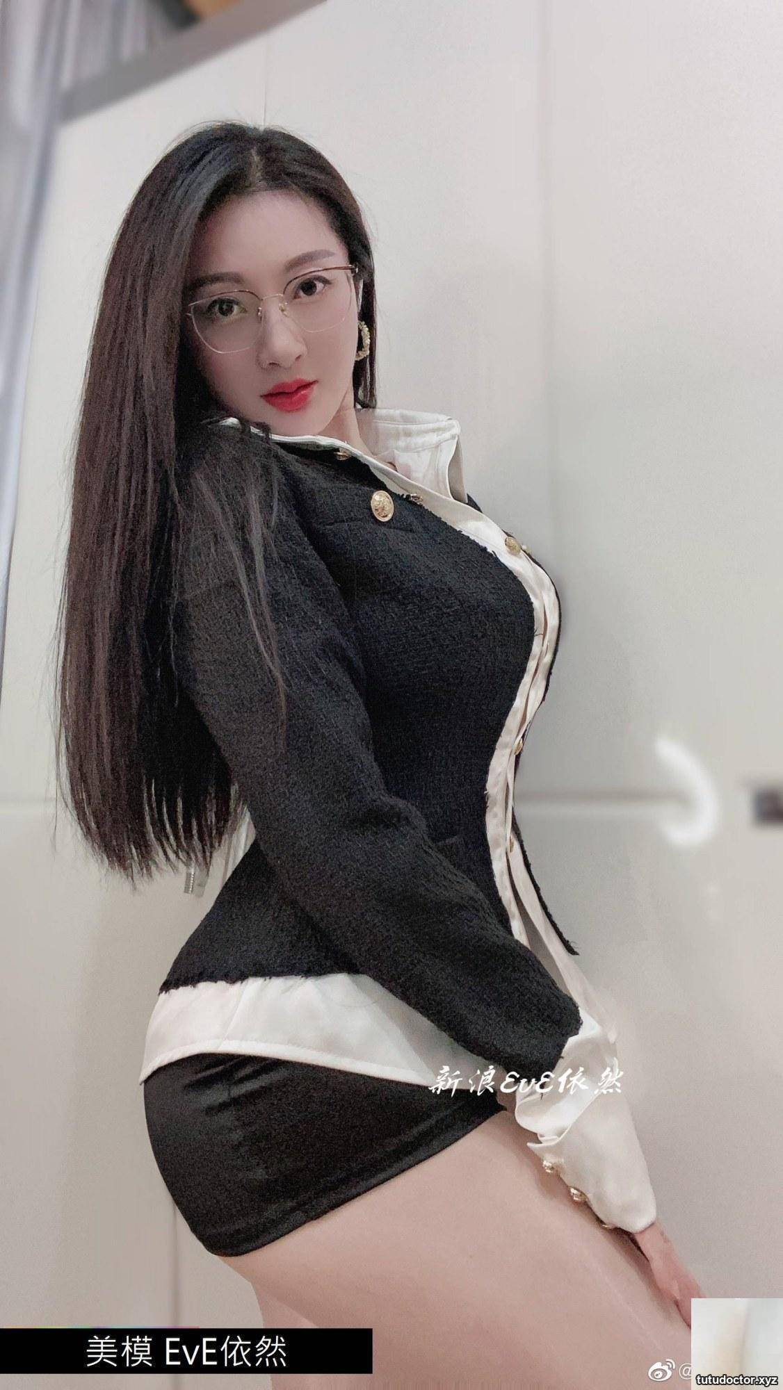 Beautiful model EvE is still in Twitter Collection VIP Exclusive · photo 100 of 103