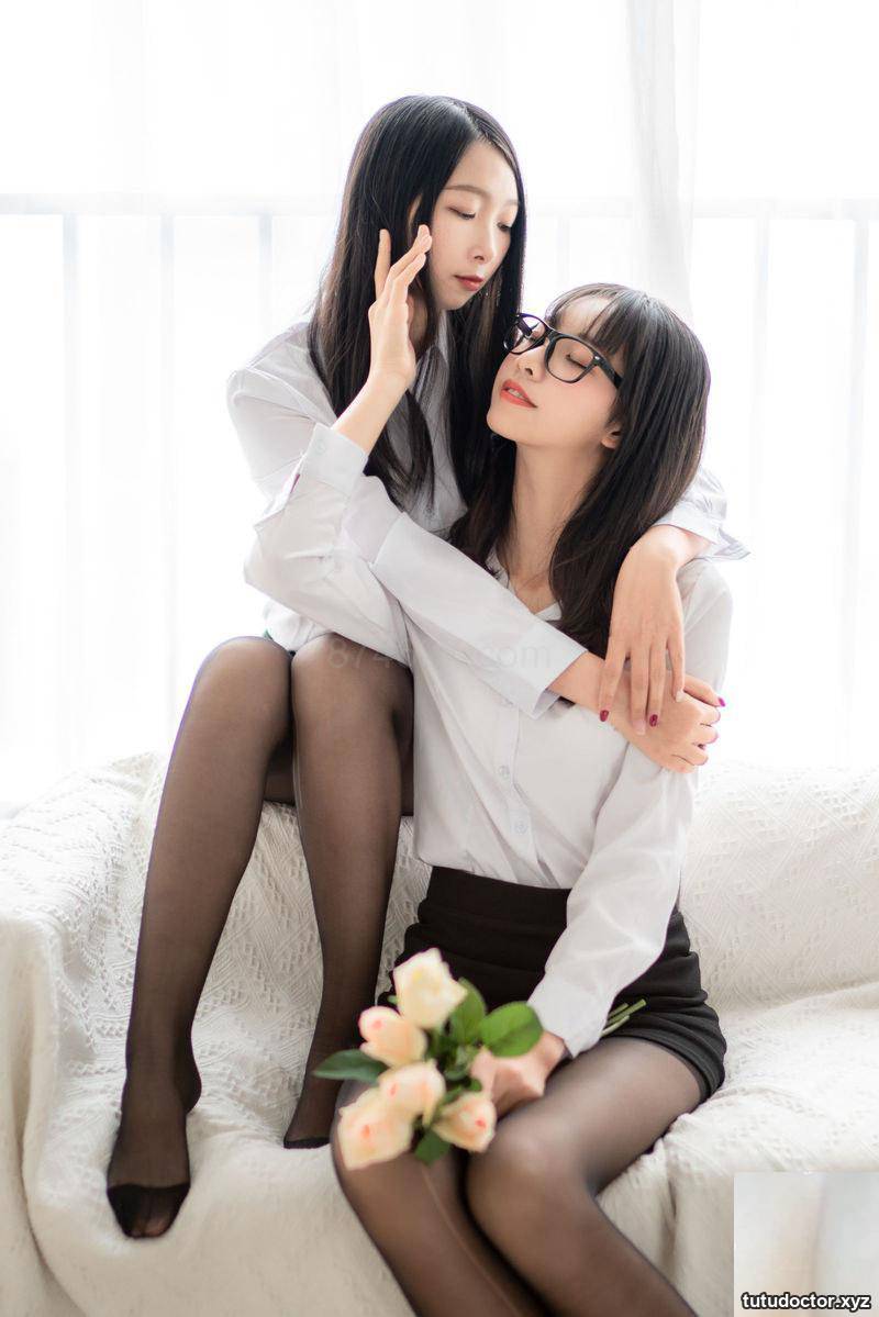 2 OLs in white shirts and black stockings · photo 4 of 37
