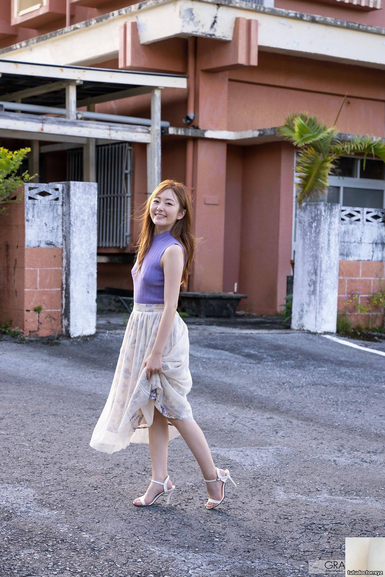 Hikari Aozora- -Graphis- Gals Happy Smile- Vol · photo 17 of 20