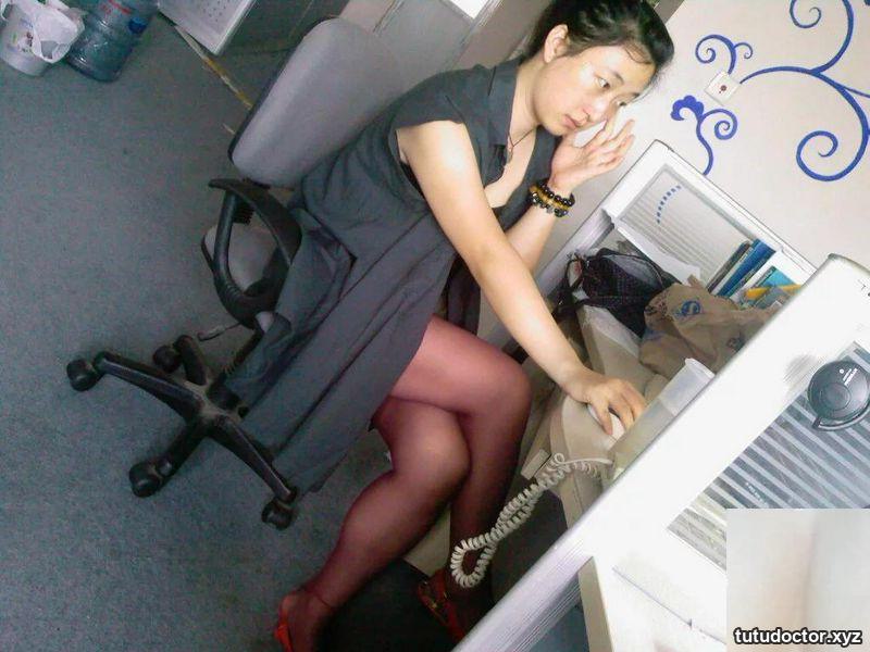 Company slut female secretary shows her face and pussy and takes · photo 20 of 25