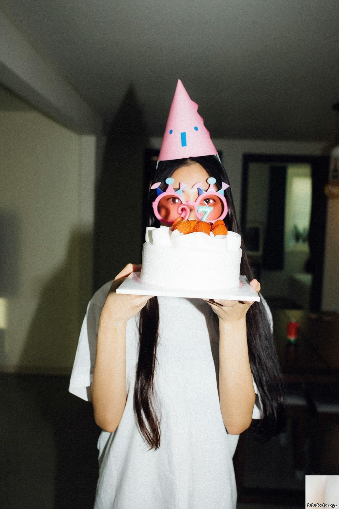 Mona (모나) – Happy Birt · photo 58 of 60