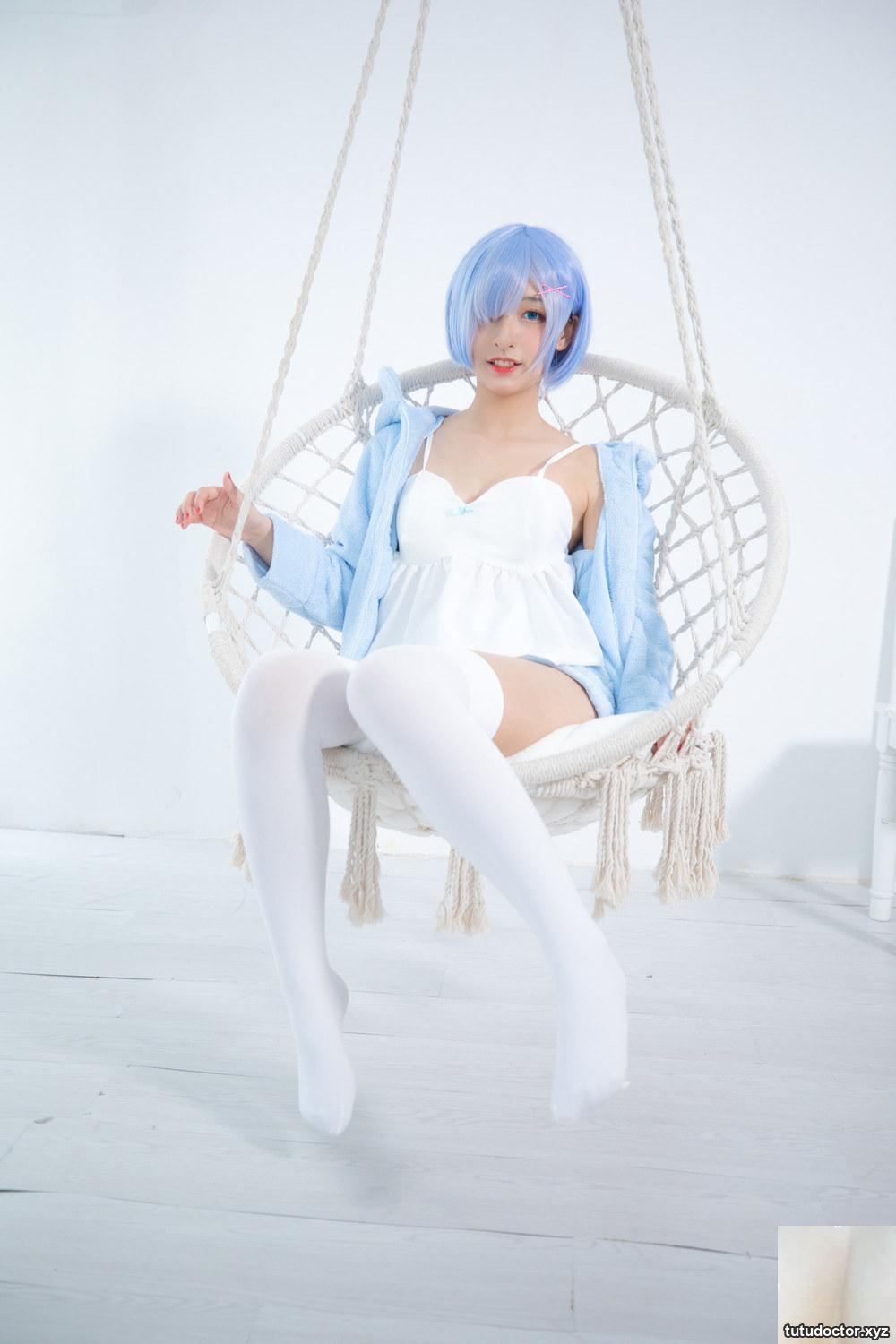 Kagakusaka Mafuyus conspicuous cleavage in RE0-Rem 2 makes · photo 22 of 91