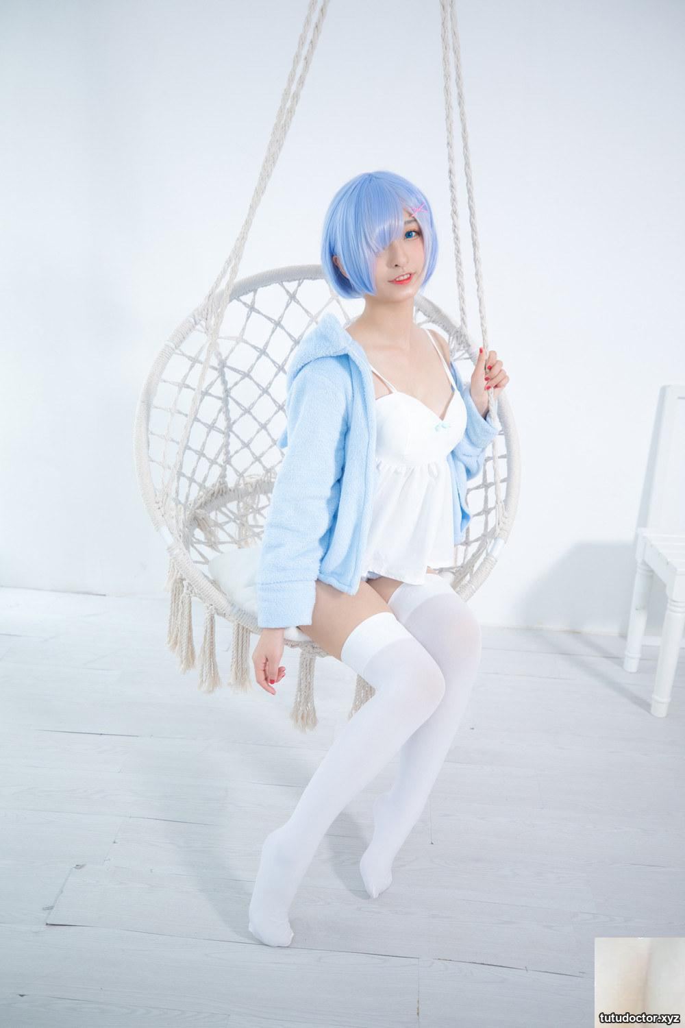 Kagakusaka Mafuyus conspicuous cleavage in RE0-Rem 2 makes · photo 23 of 91