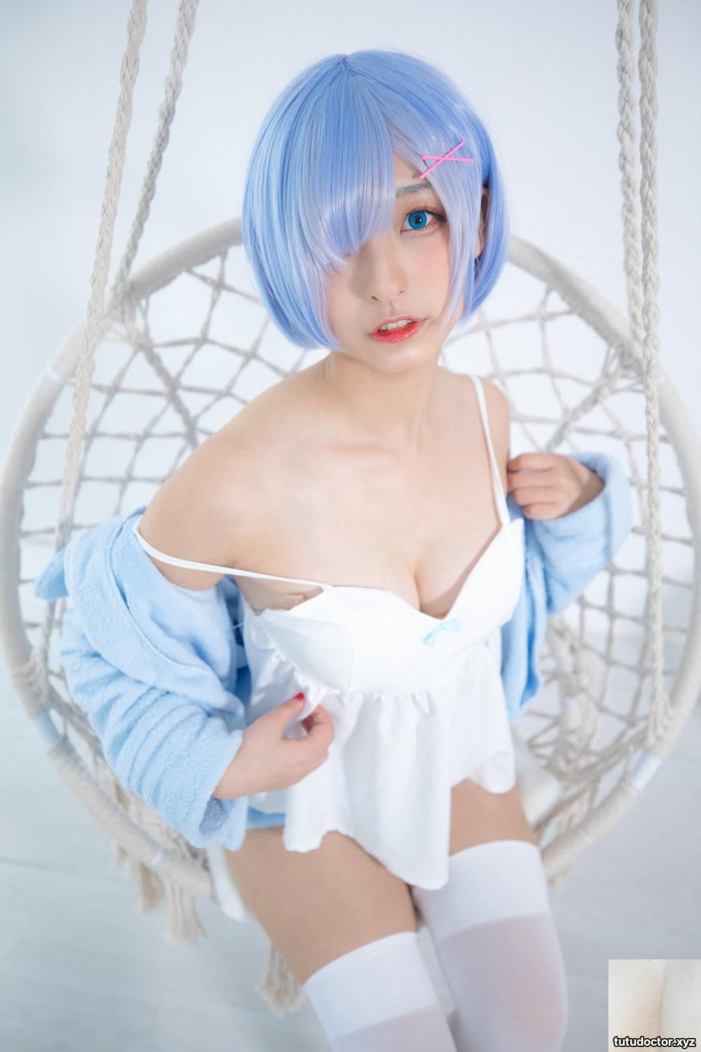 Kagakusaka Mafuyus conspicuous cleavage in RE0-Rem 2 makes · photo 25 of 91