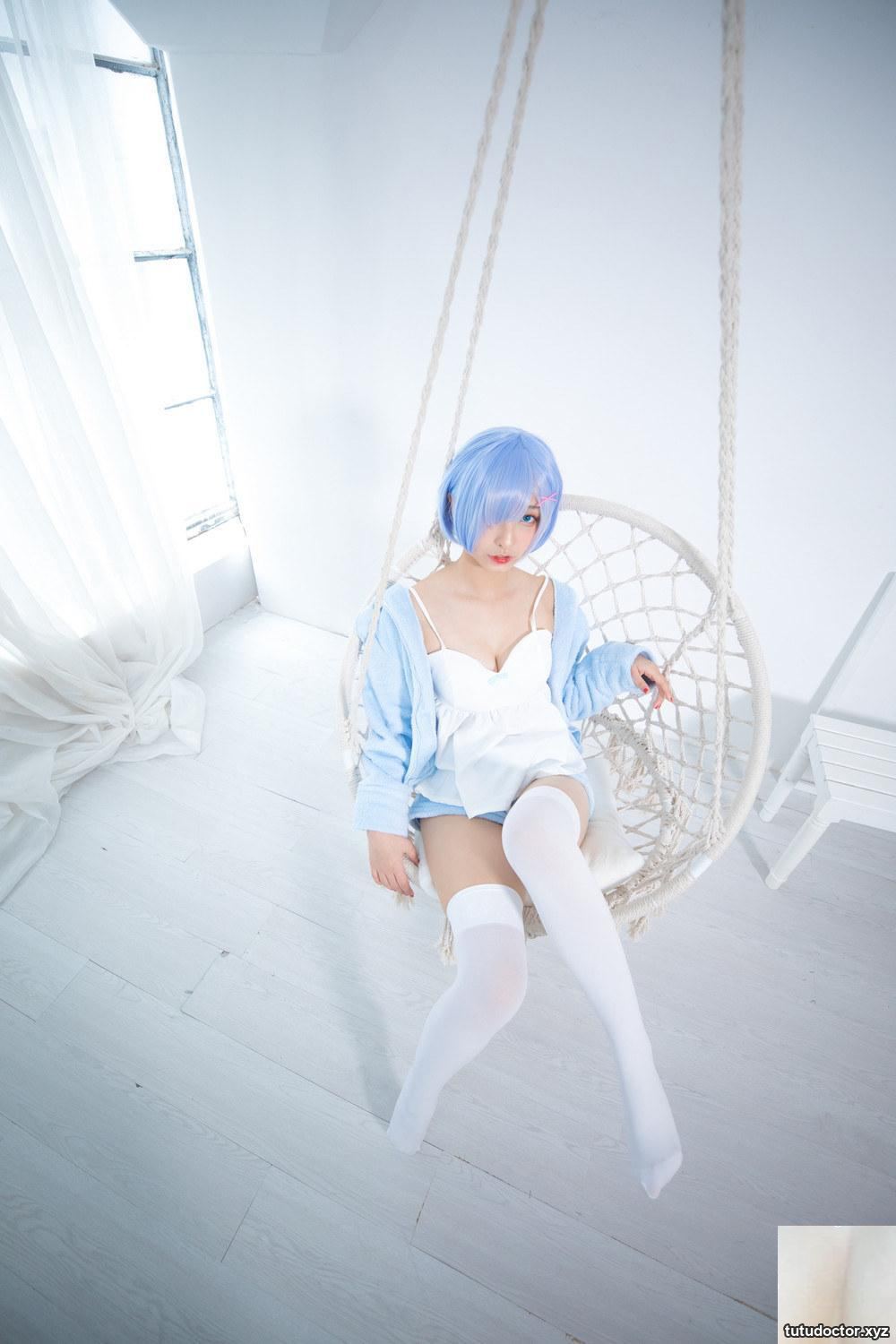 Kagakusaka Mafuyus conspicuous cleavage in RE0-Rem 2 makes · photo 29 of 91