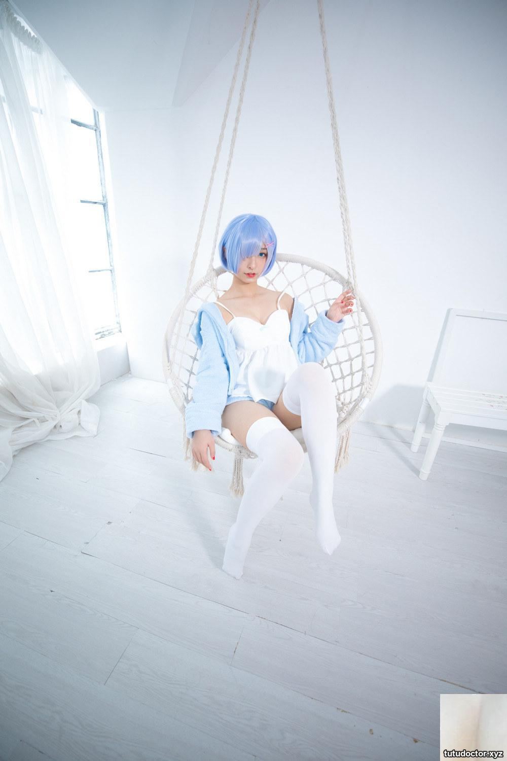 Kagakusaka Mafuyus conspicuous cleavage in RE0-Rem 2 makes · photo 30 of 91