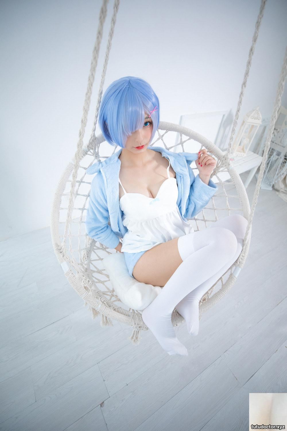 Kagakusaka Mafuyus conspicuous cleavage in RE0-Rem 2 makes · photo 32 of 91