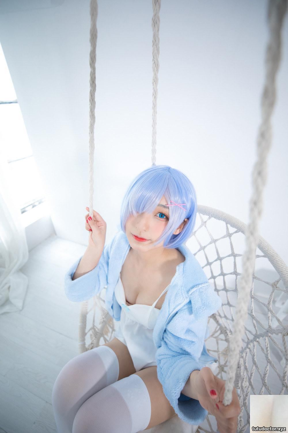 Kagakusaka Mafuyus conspicuous cleavage in RE0-Rem 2 makes · photo 35 of 91