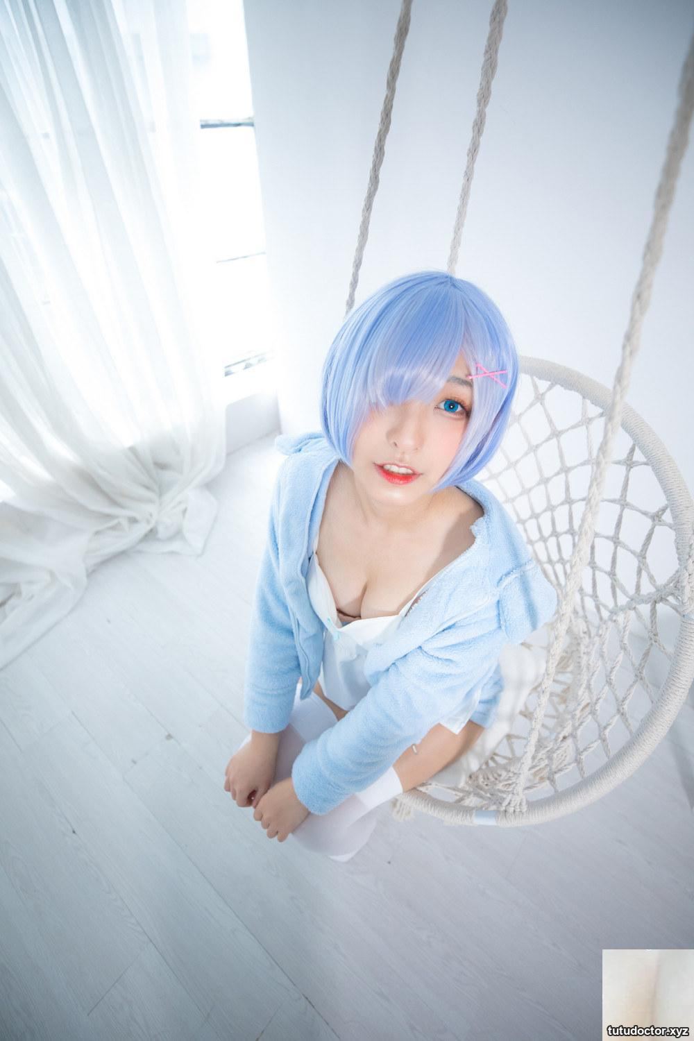 Kagakusaka Mafuyus conspicuous cleavage in RE0-Rem 2 makes · photo 36 of 91