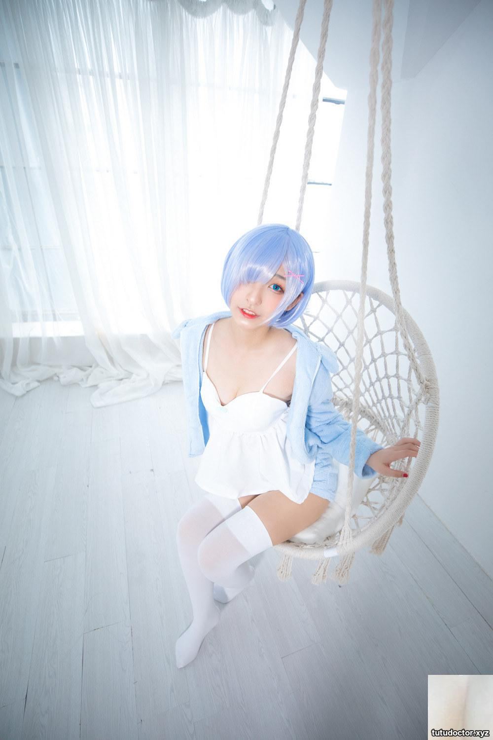 Kagakusaka Mafuyus conspicuous cleavage in RE0-Rem 2 makes · photo 39 of 91