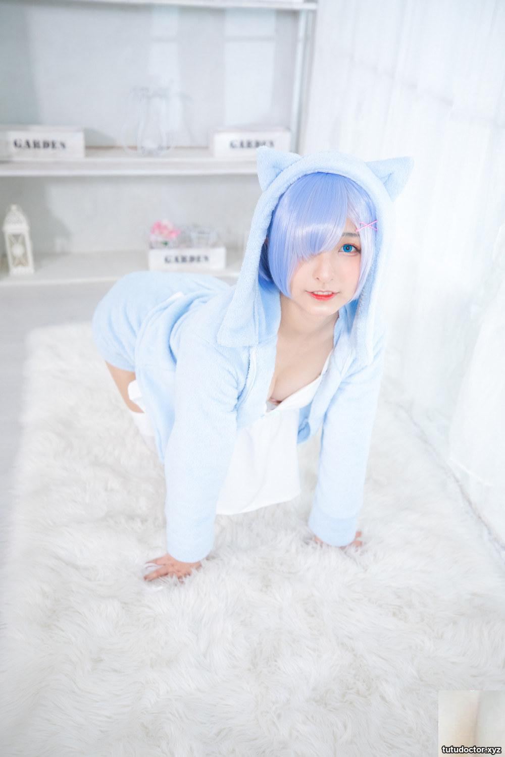 Kagakusaka Mafuyus conspicuous cleavage in RE0-Rem 2 makes · photo 40 of 91