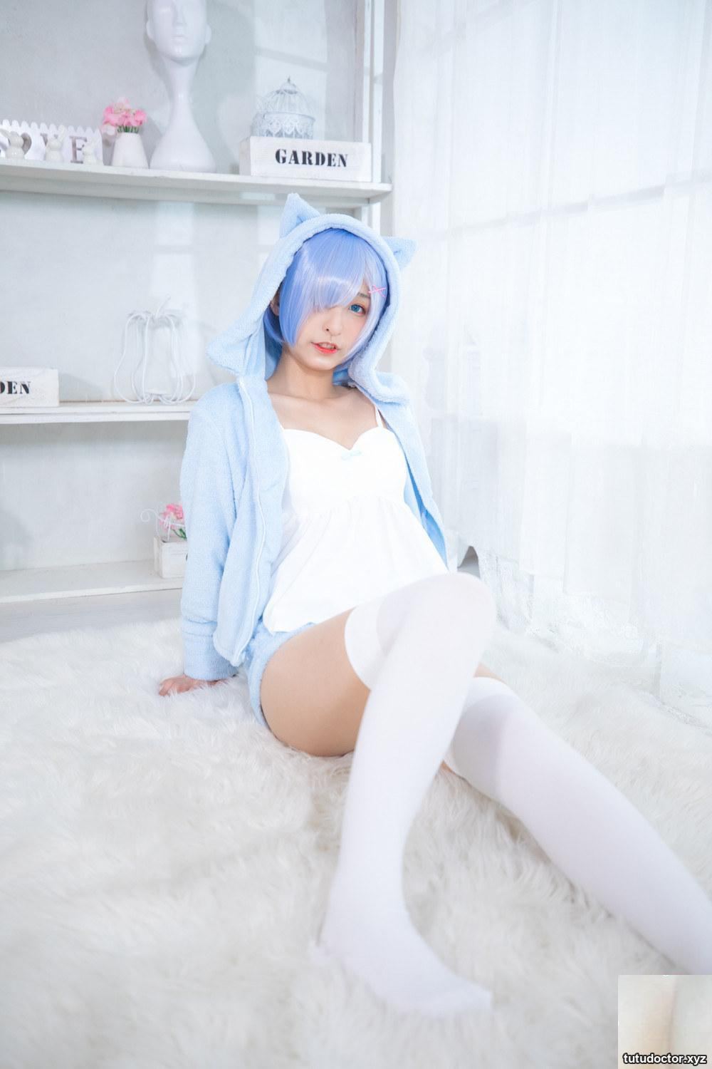 Kagakusaka Mafuyus conspicuous cleavage in RE0-Rem 2 makes · photo 42 of 91