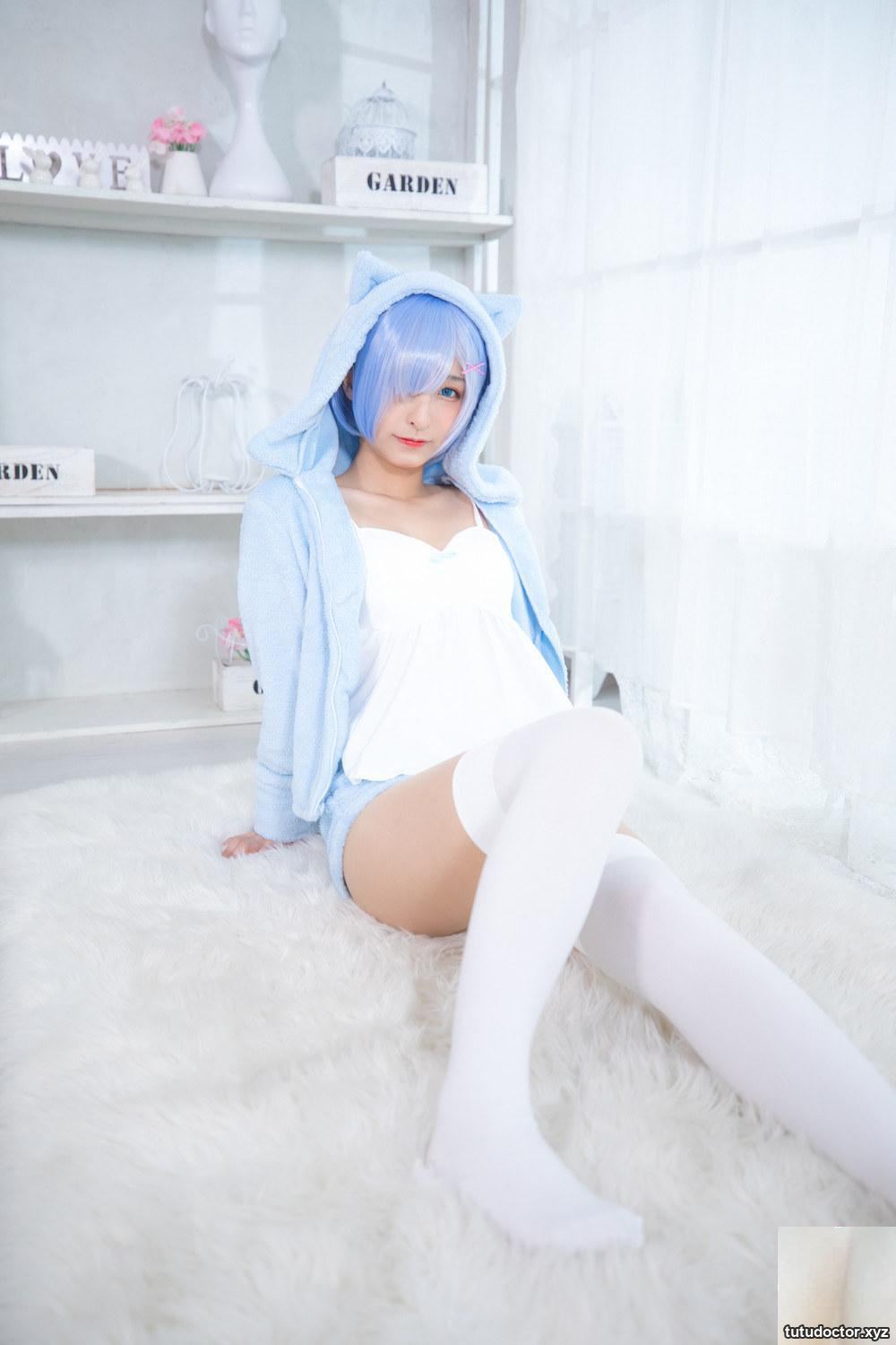 Kagakusaka Mafuyus conspicuous cleavage in RE0-Rem 2 makes · photo 43 of 91