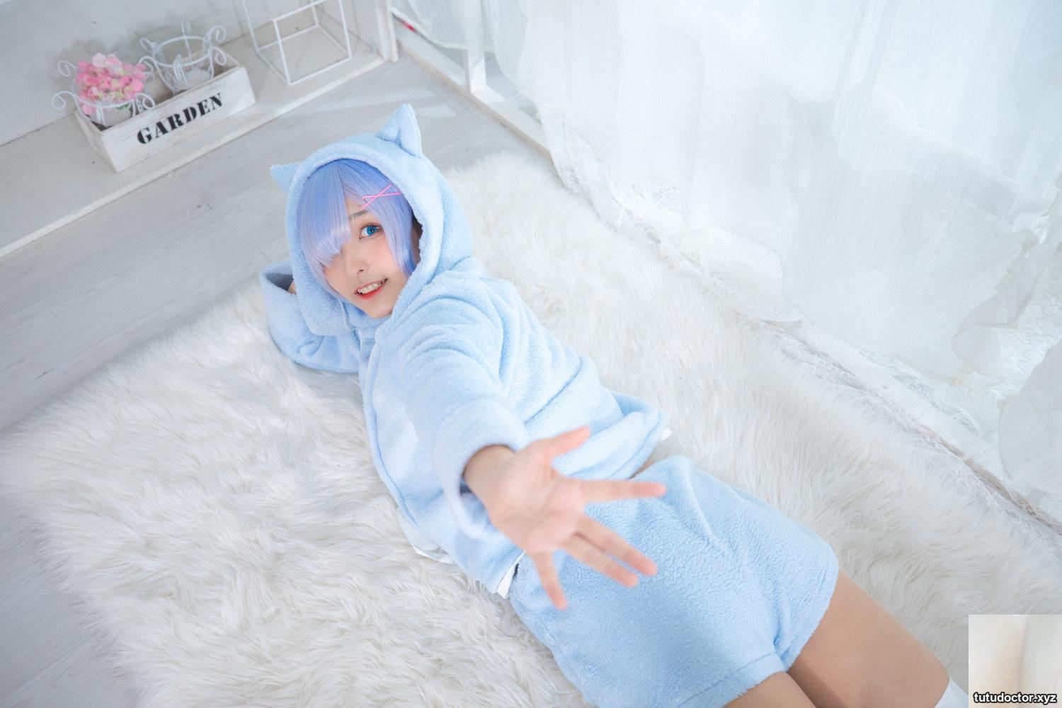 Kagakusaka Mafuyus conspicuous cleavage in RE0-Rem 2 makes · photo 54 of 91