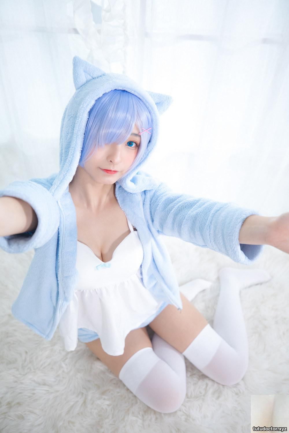 Kagakusaka Mafuyus conspicuous cleavage in RE0-Rem 2 makes · photo 57 of 91