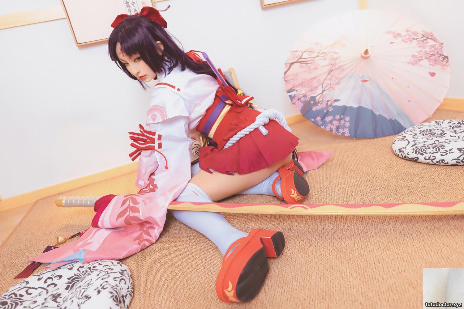 A full view of the red cheongsam of Kamikazaka Mafuyus · photo 2 of 75