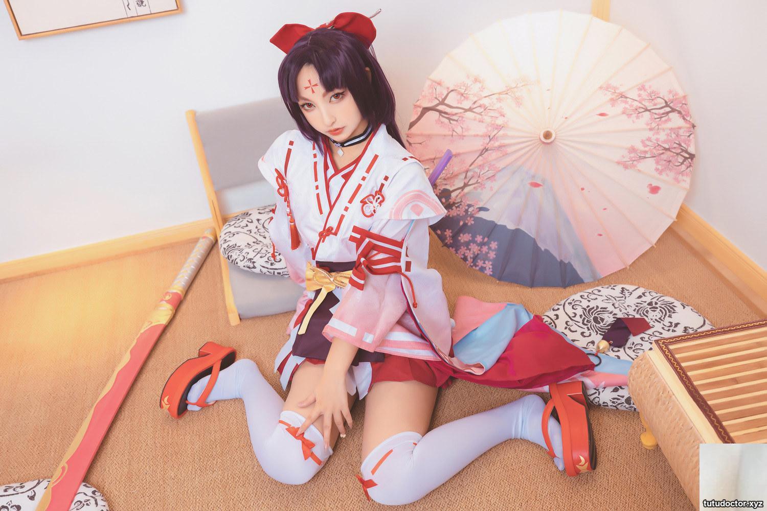 A full view of the red cheongsam of Kamikazaka Mafuyus · photo 9 of 75
