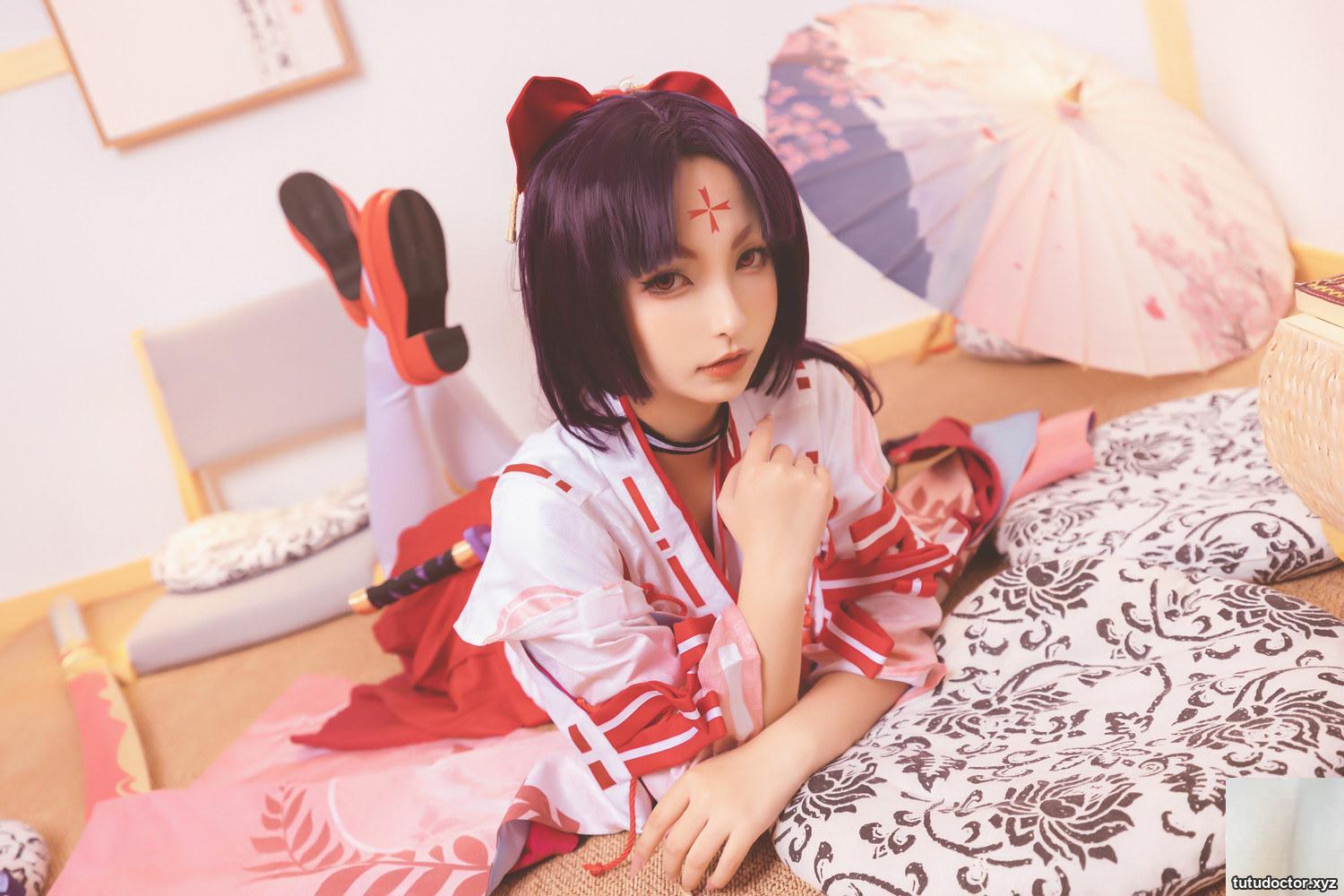 A full view of the red cheongsam of Kamikazaka Mafuyus · photo 42 of 75