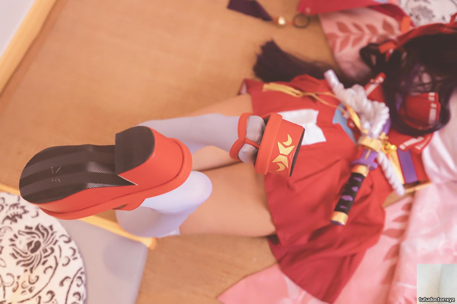 A full view of the red cheongsam of Kamikazaka Mafuyus · photo 47 of 75