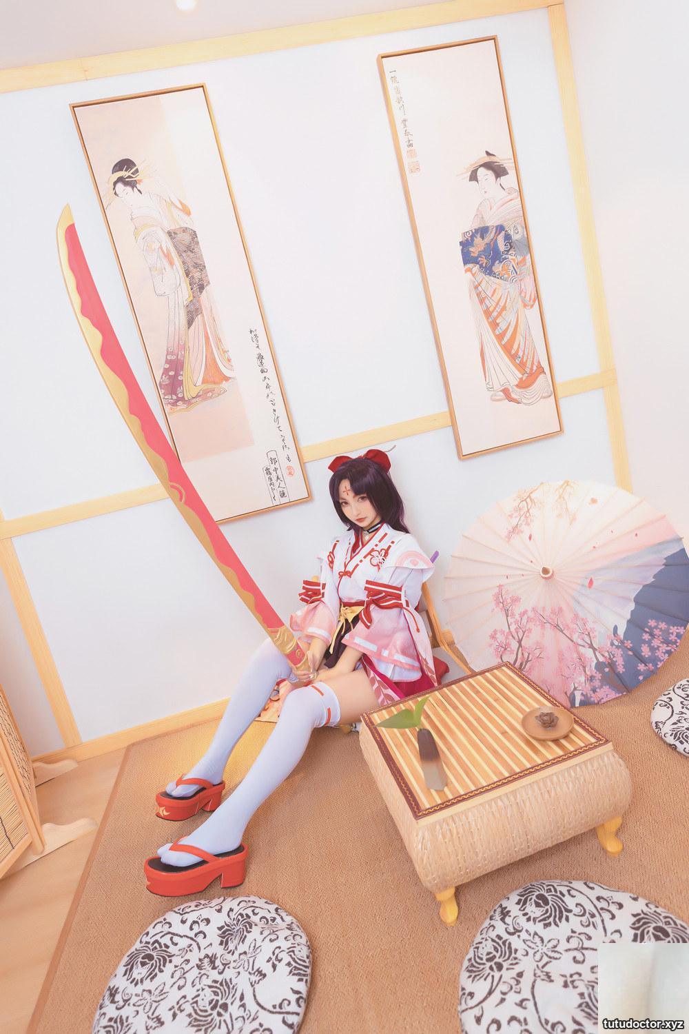A full view of the red cheongsam of Kamikazaka Mafuyus · photo 52 of 75