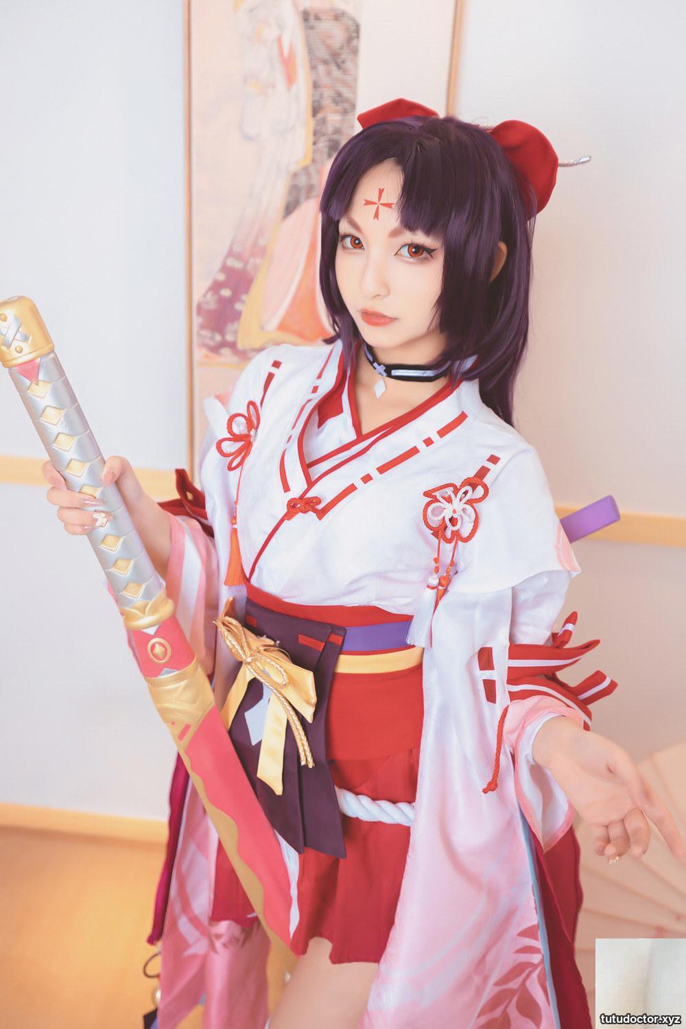 A full view of the red cheongsam of Kamikazaka Mafuyus · photo 55 of 75