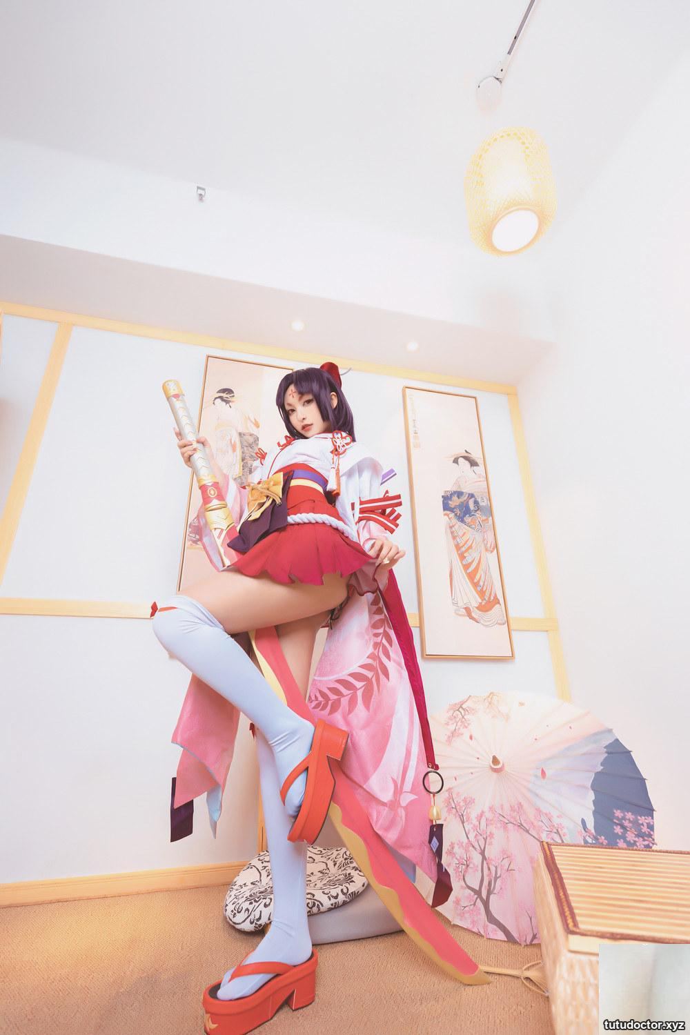 A full view of the red cheongsam of Kamikazaka Mafuyus · photo 56 of 75