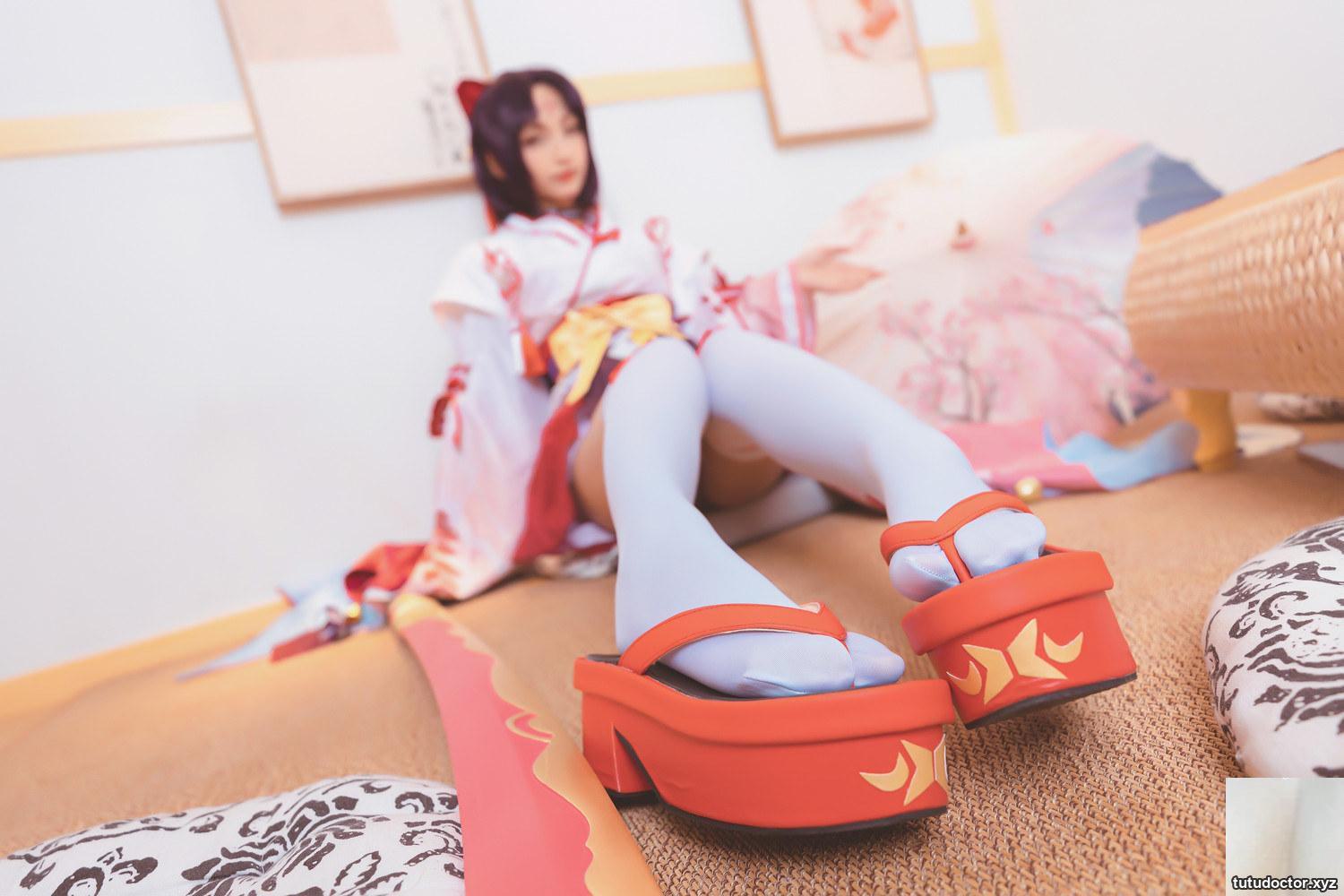 A full view of the red cheongsam of Kamikazaka Mafuyus · photo 57 of 75