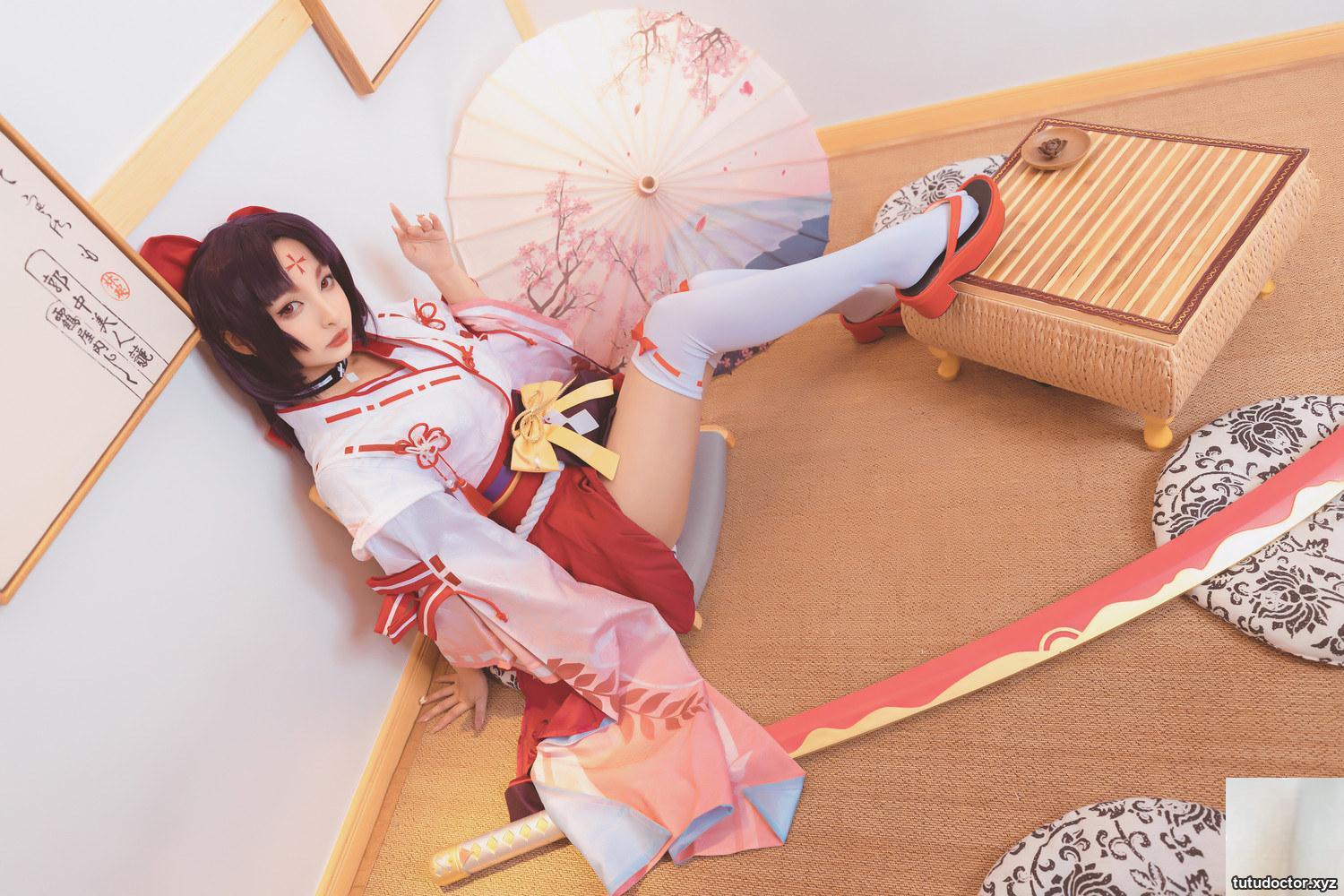A full view of the red cheongsam of Kamikazaka Mafuyus · photo 66 of 75