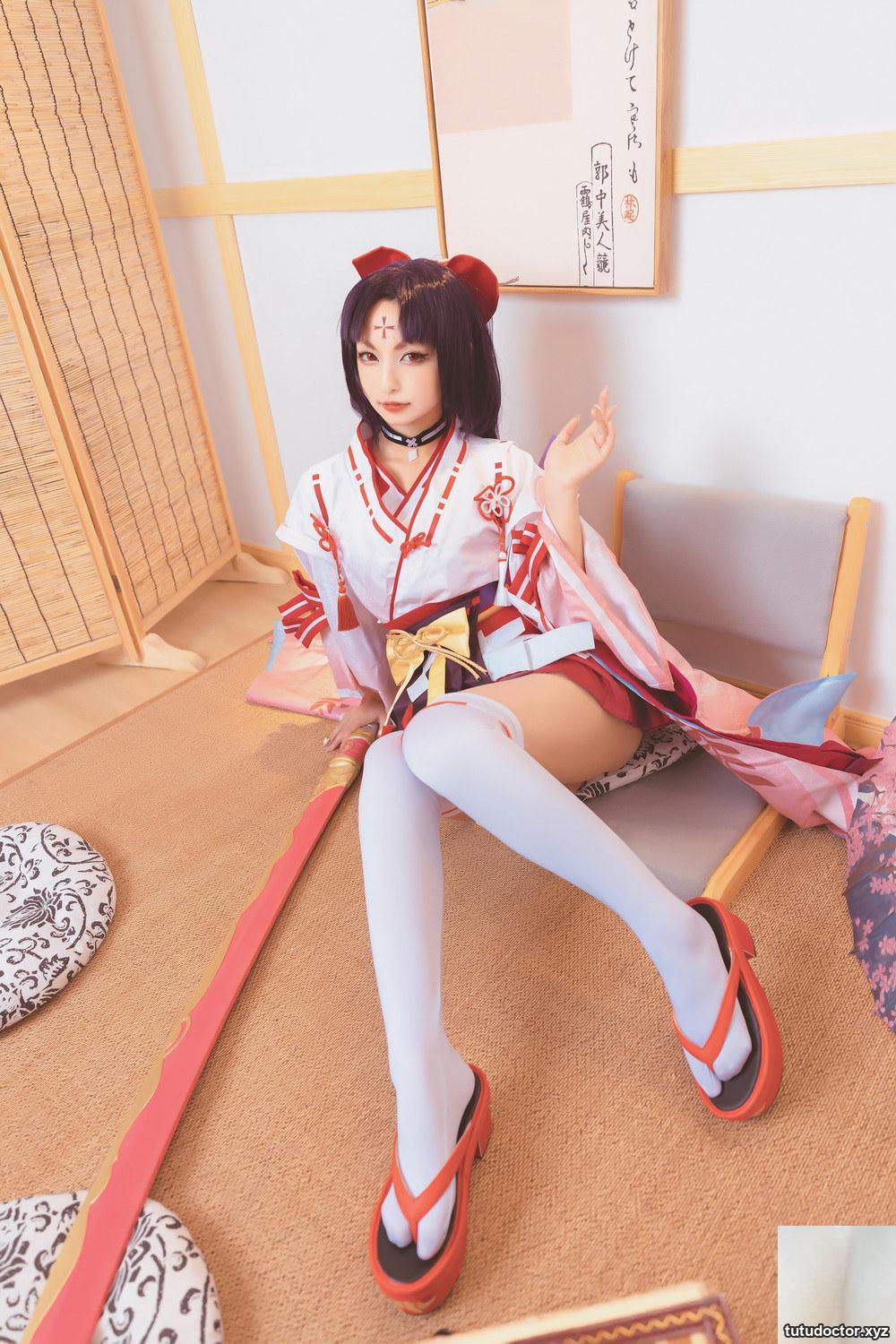 A full view of the red cheongsam of Kamikazaka Mafuyus · photo 70 of 75