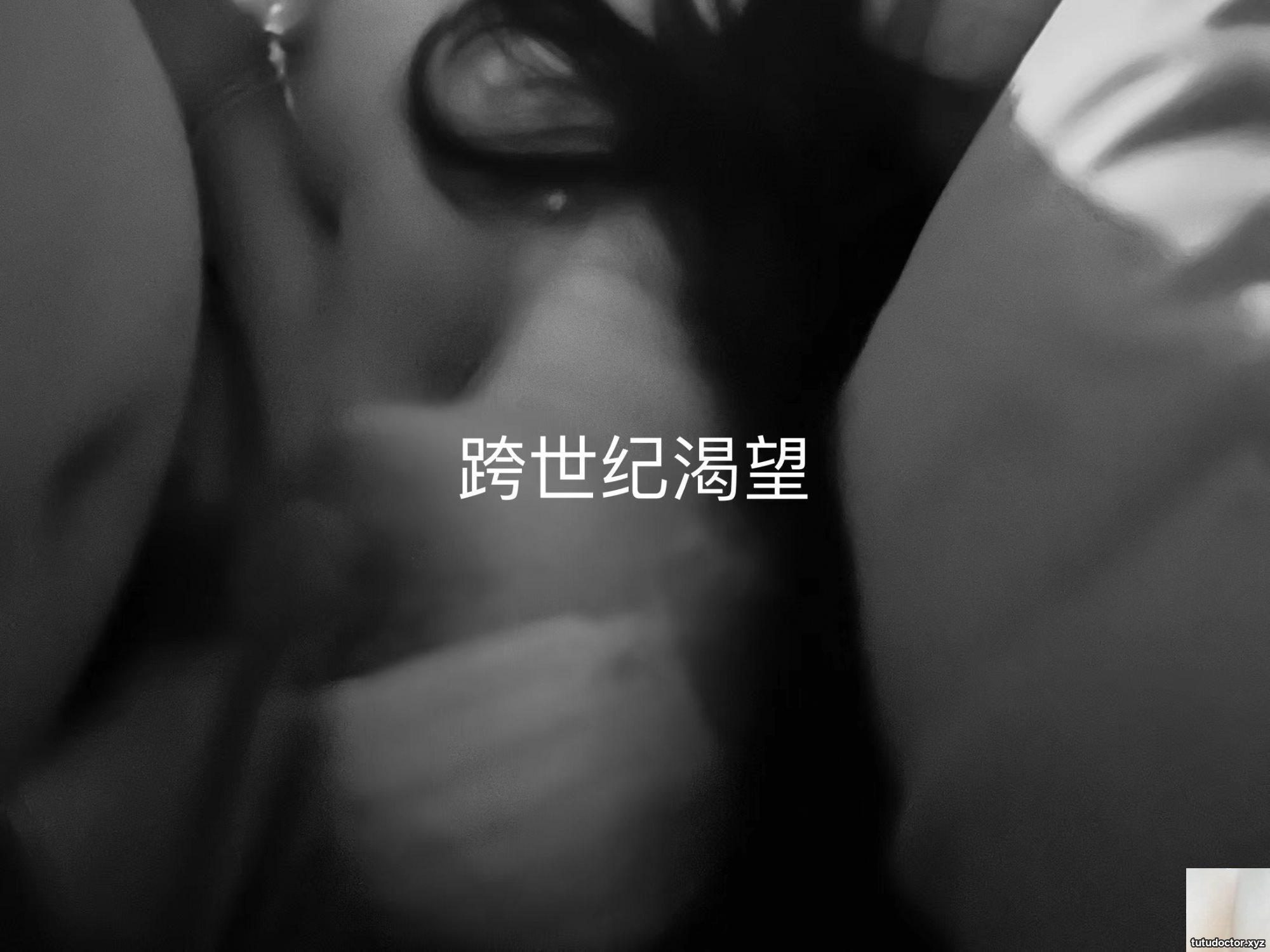 Selfie girl masturbating at home · photo 12 of 16