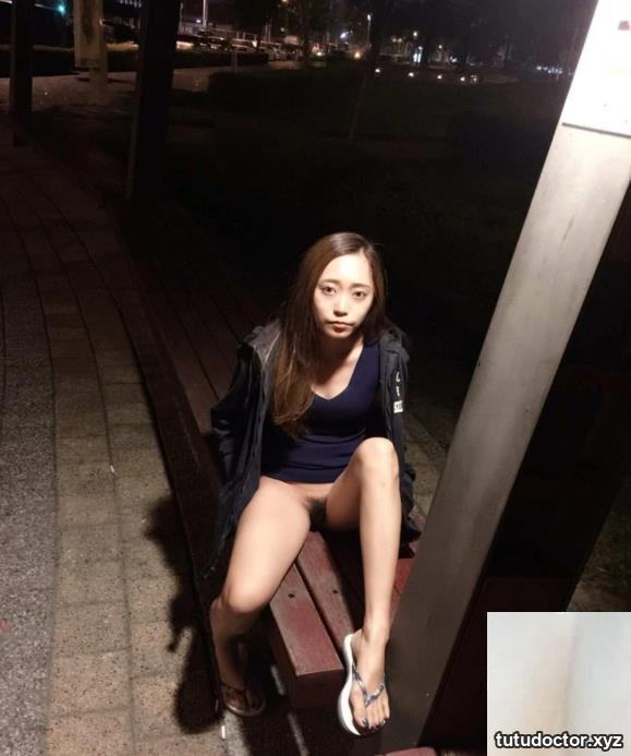 Beautiful girl taking the initiative to eat cock · photo 5 of 25