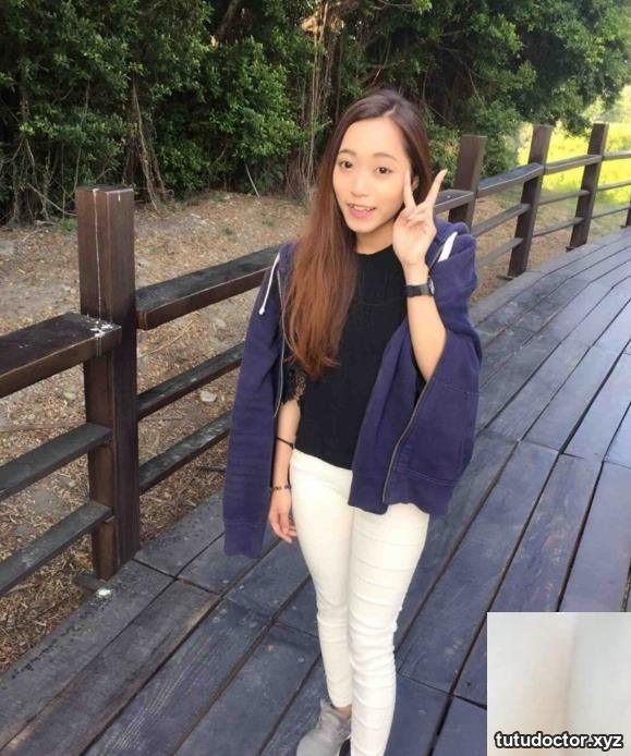 Beautiful girl taking the initiative to eat cock · photo 15 of 25