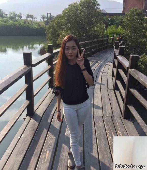 Beautiful girl taking the initiative to eat cock · photo 16 of 25