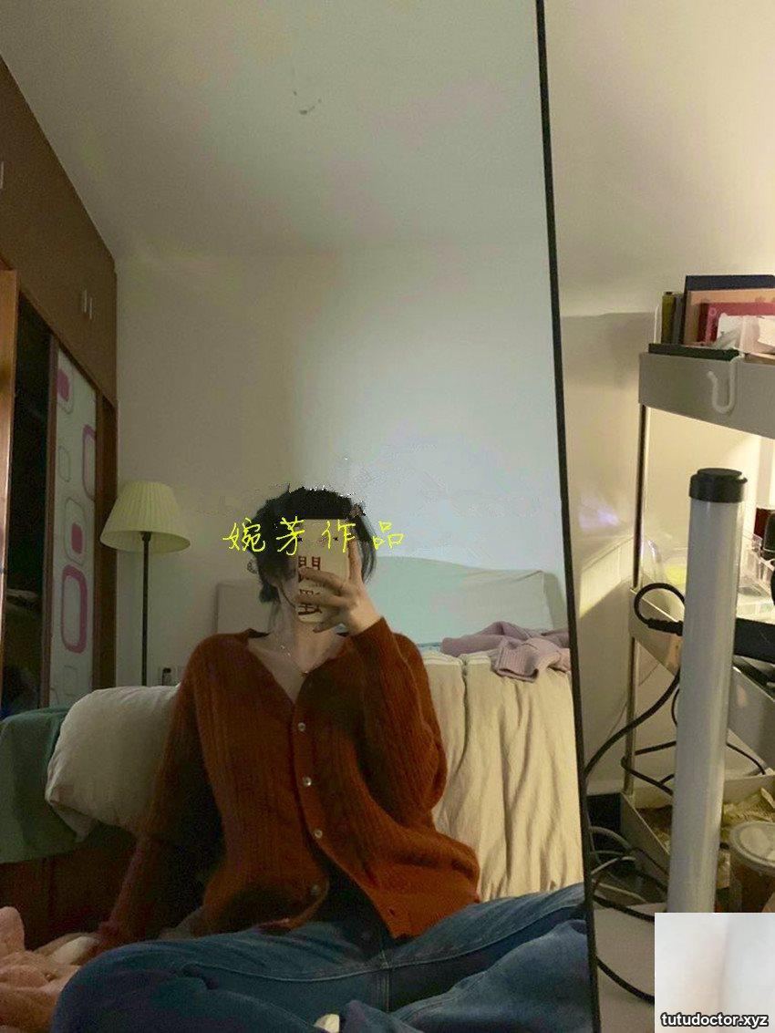 Secretly be your little slut at home · photo 28 of 29