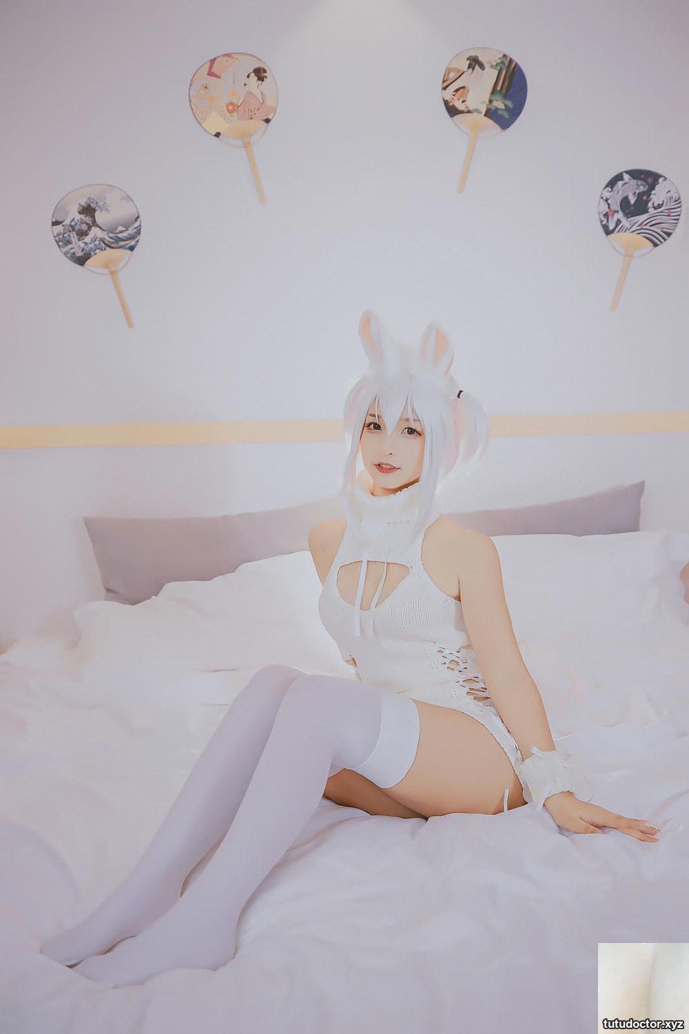 Mafuyu Kamikazakas breasts are exposed in The White Bunny Girl · photo 2 of 84
