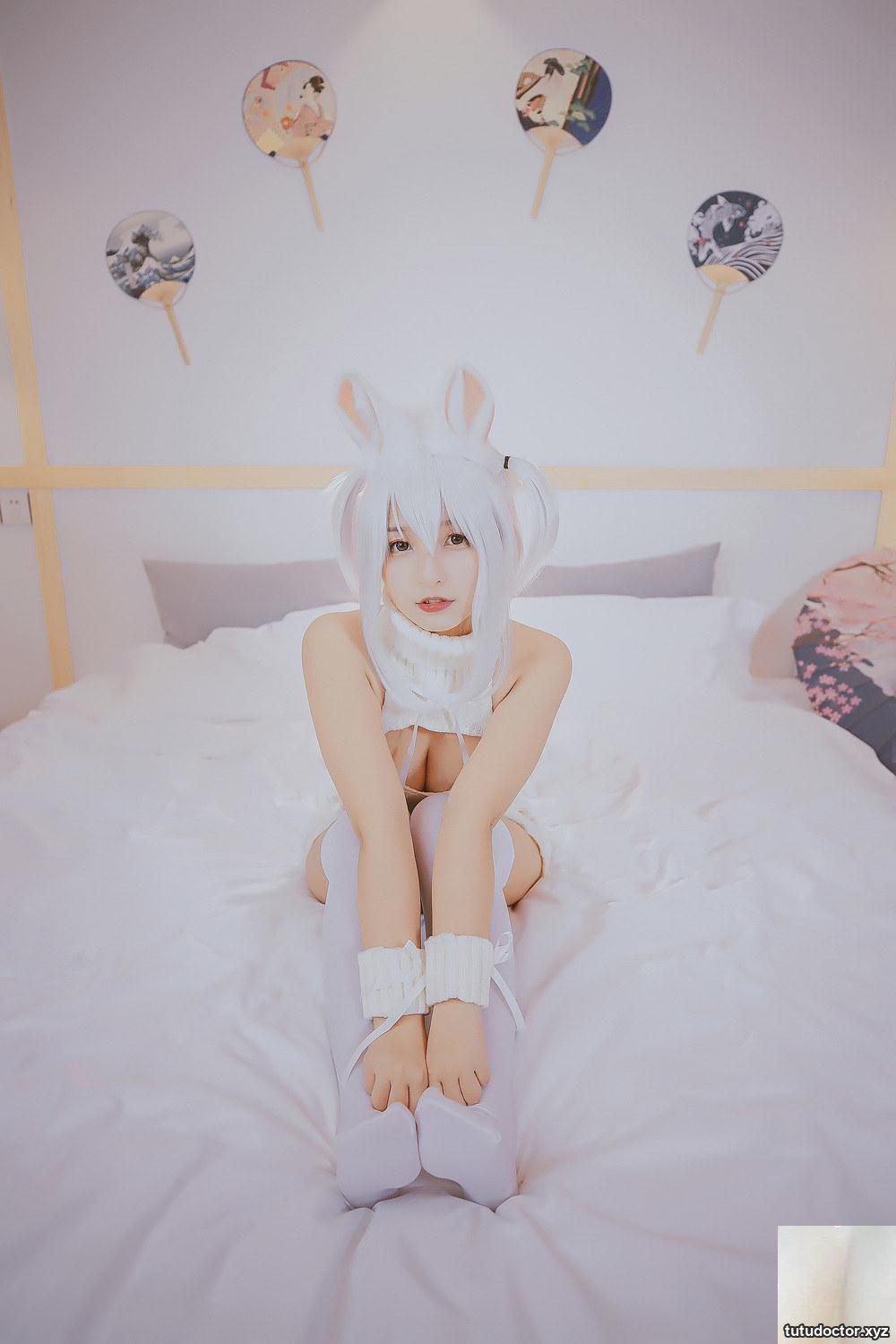 Mafuyu Kamikazakas breasts are exposed in The White Bunny Girl · photo 4 of 84
