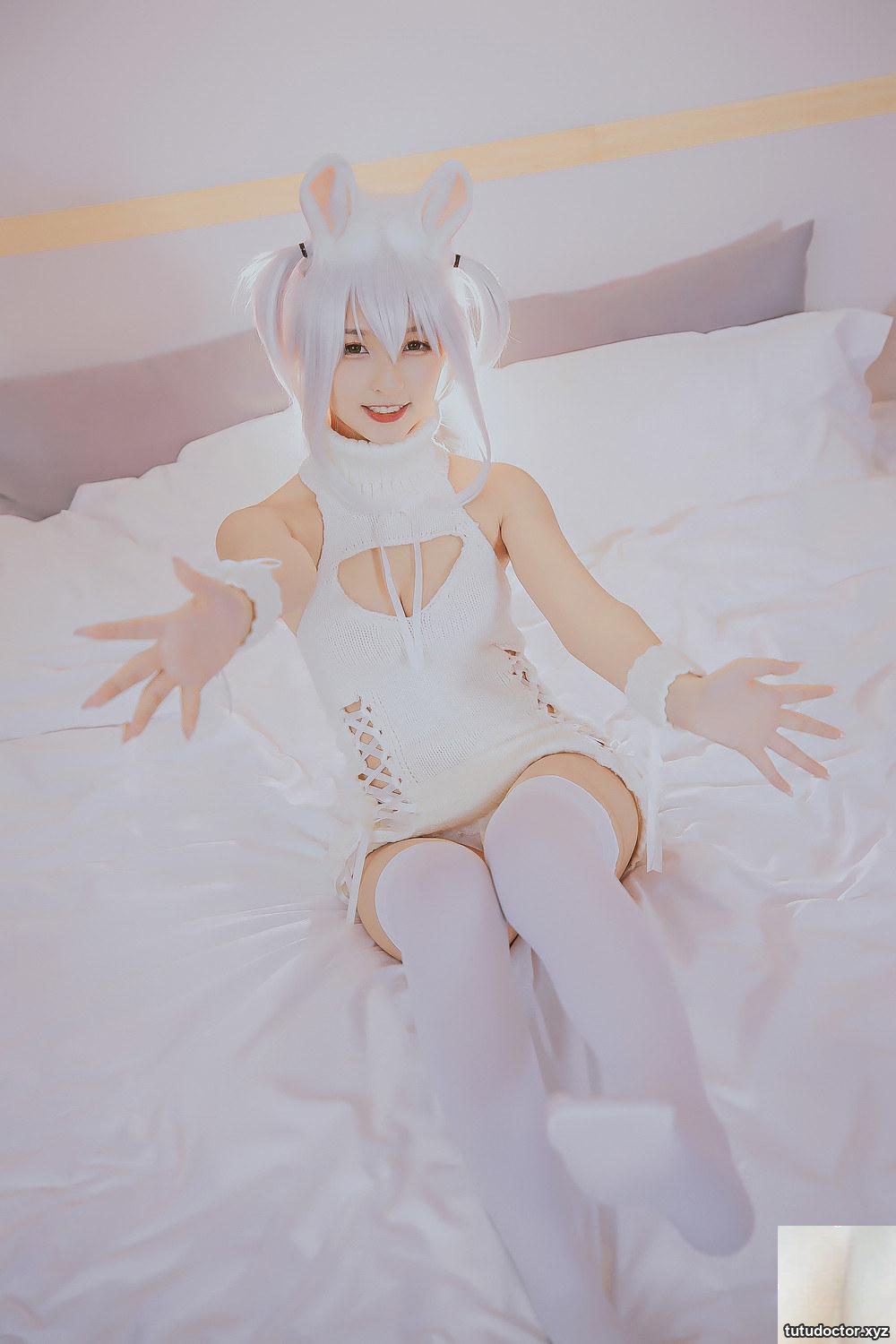 Mafuyu Kamikazakas breasts are exposed in The White Bunny Girl · photo 5 of 84