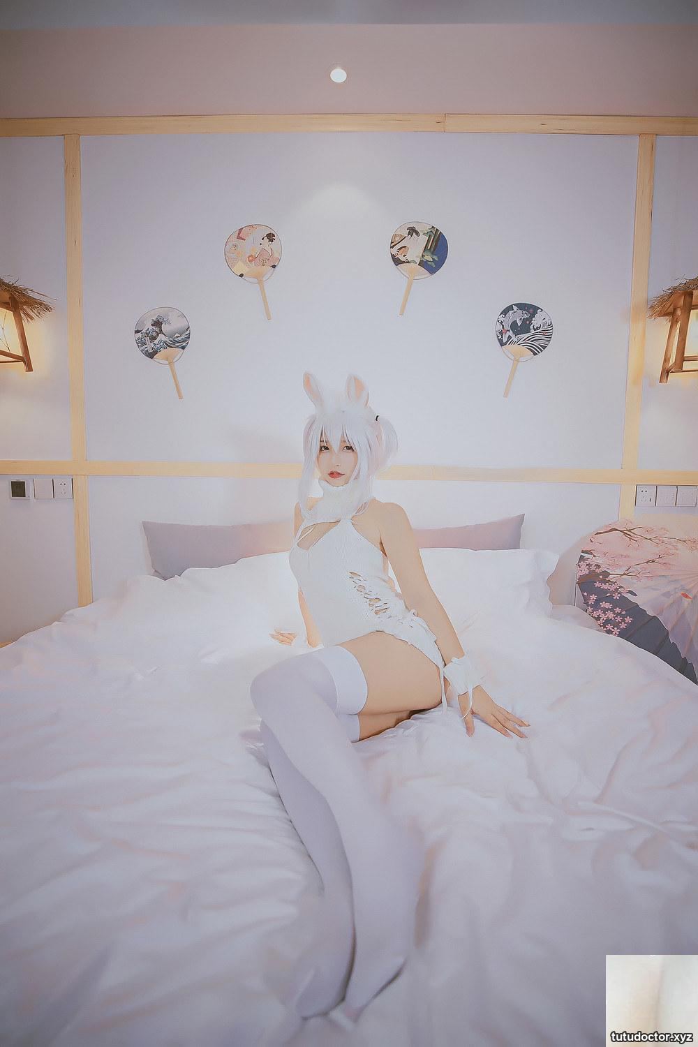 Mafuyu Kamikazakas breasts are exposed in The White Bunny Girl · photo 7 of 84