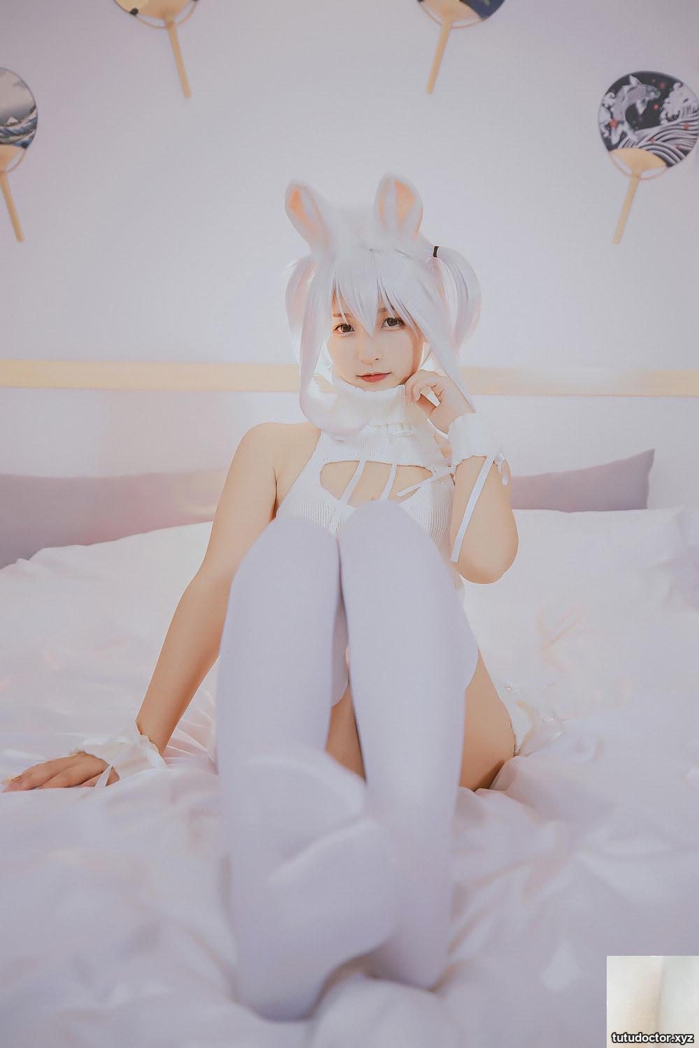 Mafuyu Kamikazakas breasts are exposed in The White Bunny Girl · photo 10 of 84