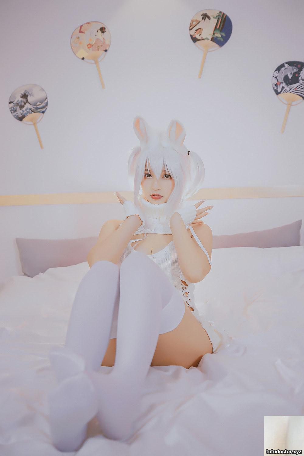 Mafuyu Kamikazakas breasts are exposed in The White Bunny Girl · photo 11 of 84