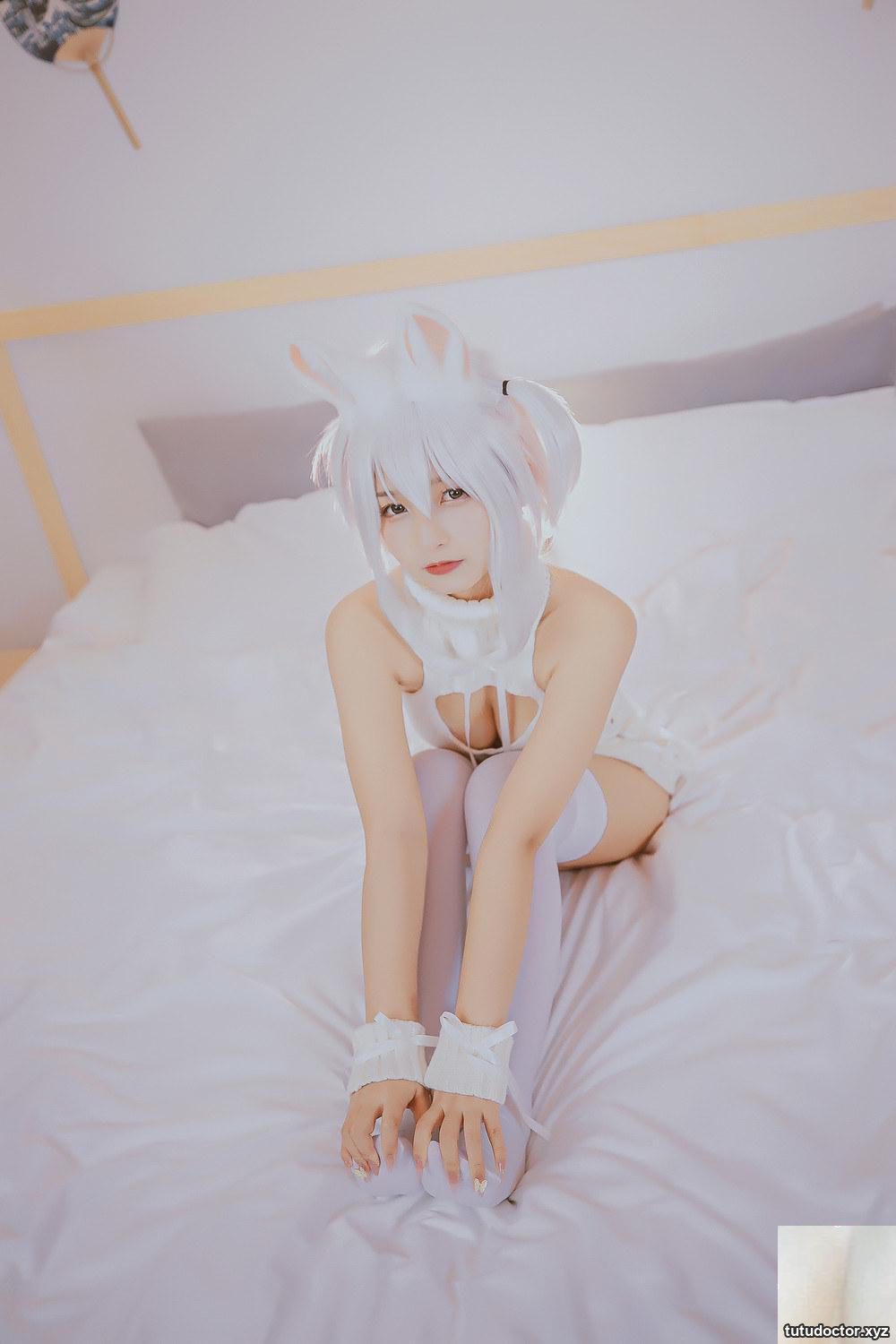 Mafuyu Kamikazakas breasts are exposed in The White Bunny Girl · photo 13 of 84