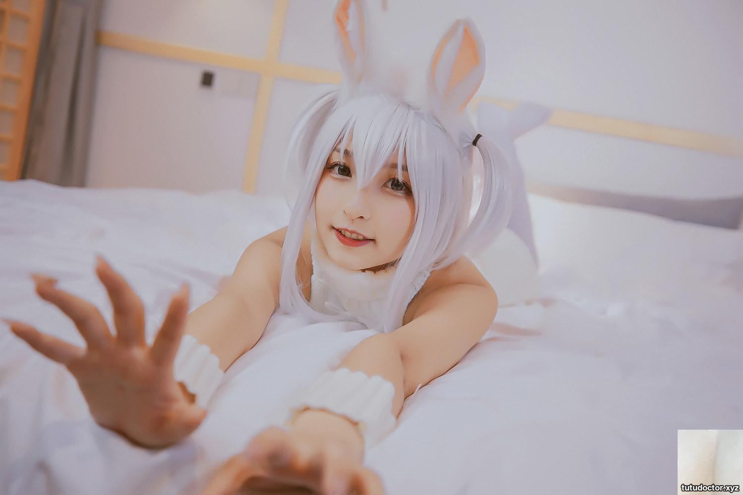 Mafuyu Kamikazakas breasts are exposed in The White Bunny Girl · photo 19 of 84